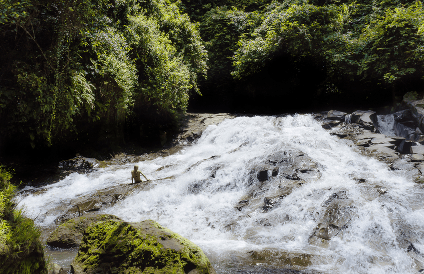 Menengok Air Terjun Goa Rang Reng, Lokasi Liburan Asyik di Bali