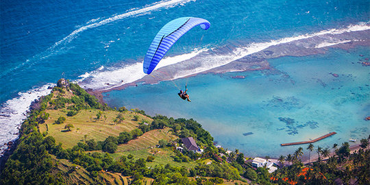 Rasakan Sensasi Terbang Bebas dengan Paragliding Adventure di Bali